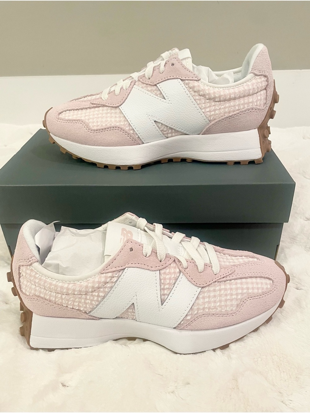 New Balance 327 Pink White Gingham
Sneakers Women's Size 8 NIB